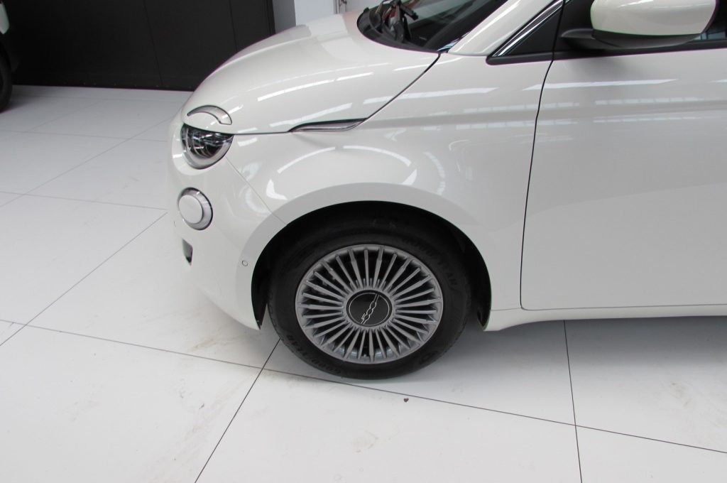 FIAT 500e 3+1 42 kWh AUTONOMIA 320Km. - 6