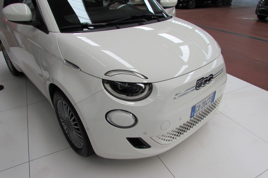 FIAT 500e 3+1 42 kWh AUTONOMIA 320Km. - 19