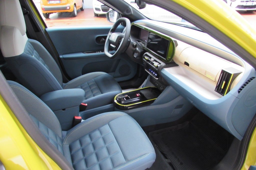 FIAT Grande Panda 44kWh La Prima AUTONOMIA 320 KM. - 17