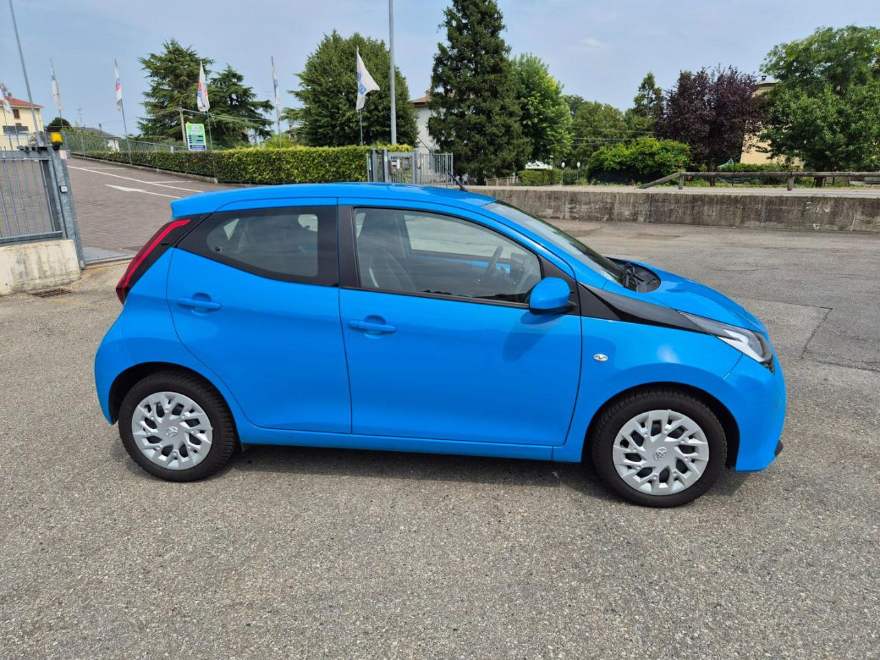 TOYOTA Aygo Connect 1.0 VVT-i 72 CV 5 porte x-cool MMT - 6