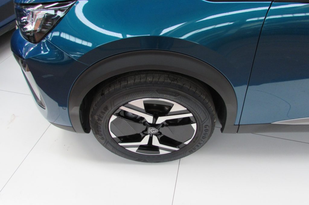 PEUGEOT 2008 PureTech 100 S&S Allure - 5
