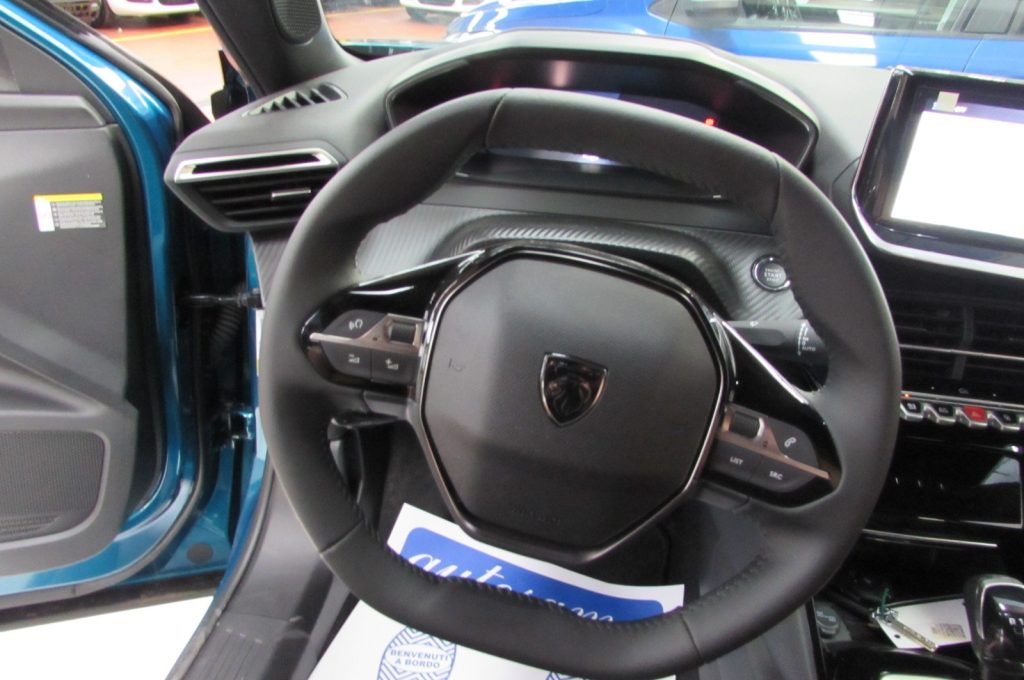 PEUGEOT 2008 PureTech 100 S&S Allure - 11