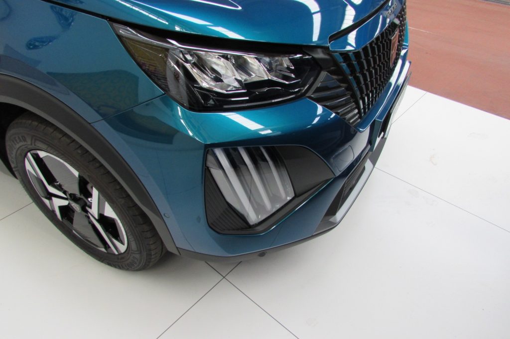 PEUGEOT 2008 PureTech 100 S&S Allure - 16