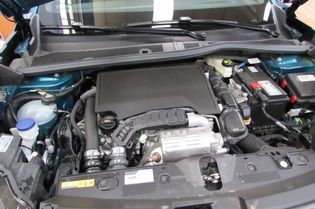 PEUGEOT 2008 PureTech 100 S&S Allure - 17