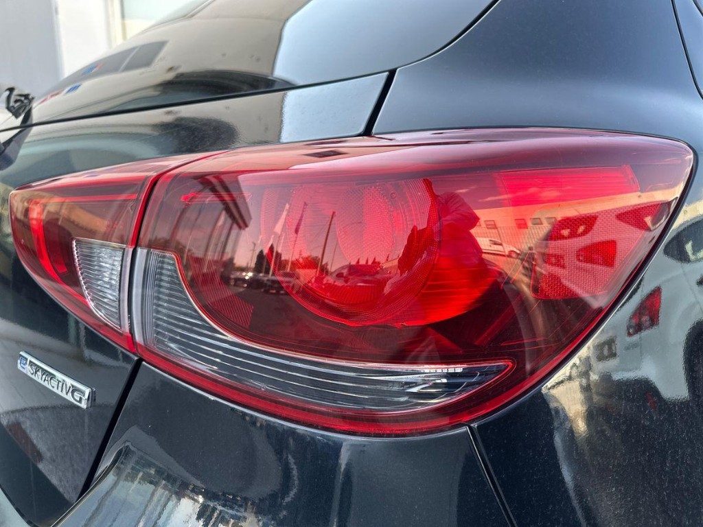 MAZDA 2 1.5 e-Skyactiv-G 90 CV M Hybrid Homura - 6