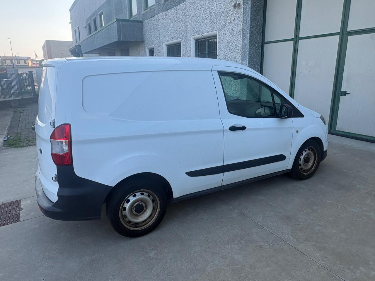 FORD Transit Courier 1.5 TDCi 75CV Van Entry - 6