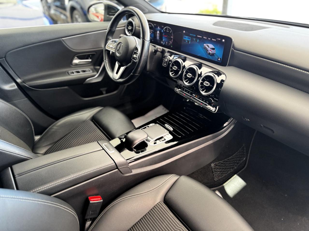 MERCEDES-BENZ A 180 d Automatic Sport (Navi/Retro/Unipro.) - 23