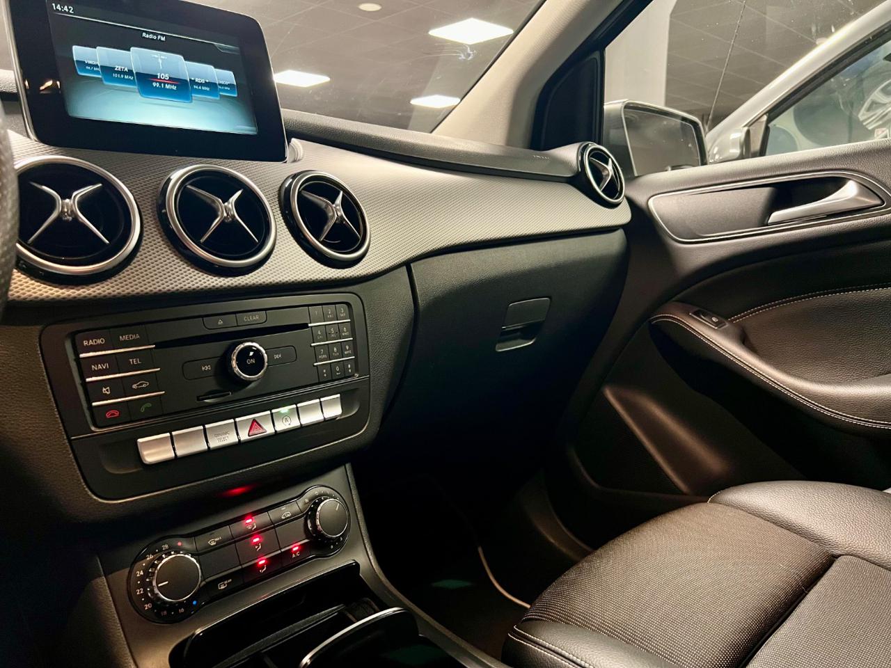 MERCEDES-BENZ B 200 d Automatic 4Matic Sport - 16
