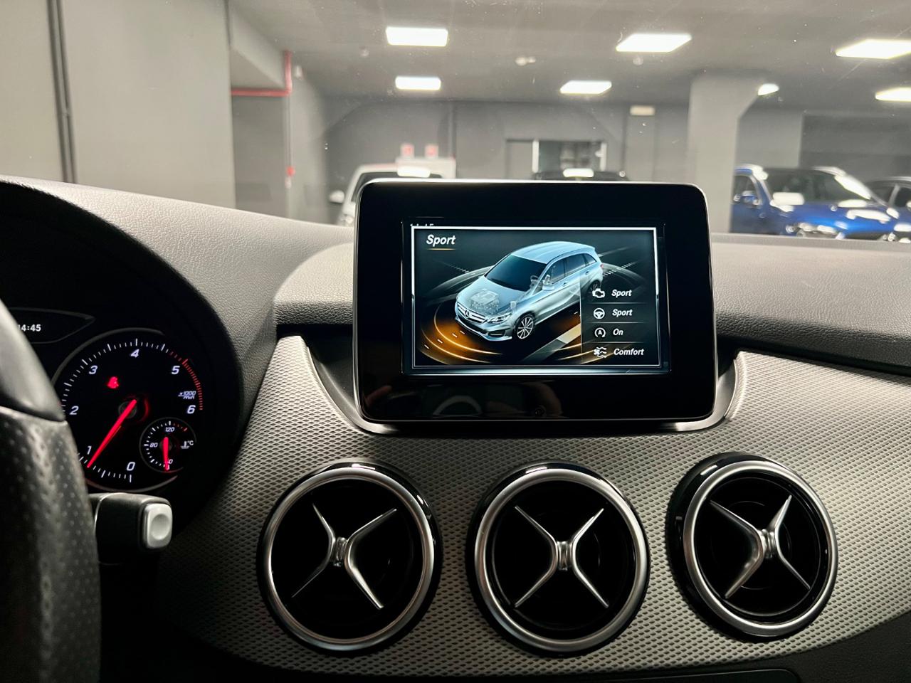 MERCEDES-BENZ B 200 d Automatic 4Matic Sport - 18