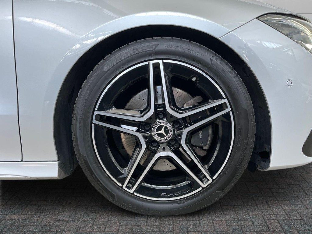 MERCEDES-BENZ CLA 200 d Automatic Shooting Brake AMG Line Premium - 17