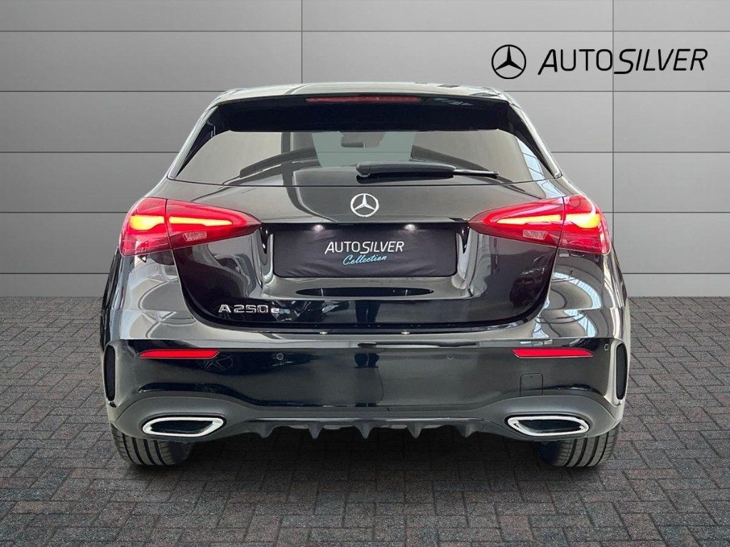 MERCEDES-BENZ A 250 e hybrid EQ AMG Line Advanced Plus - 4