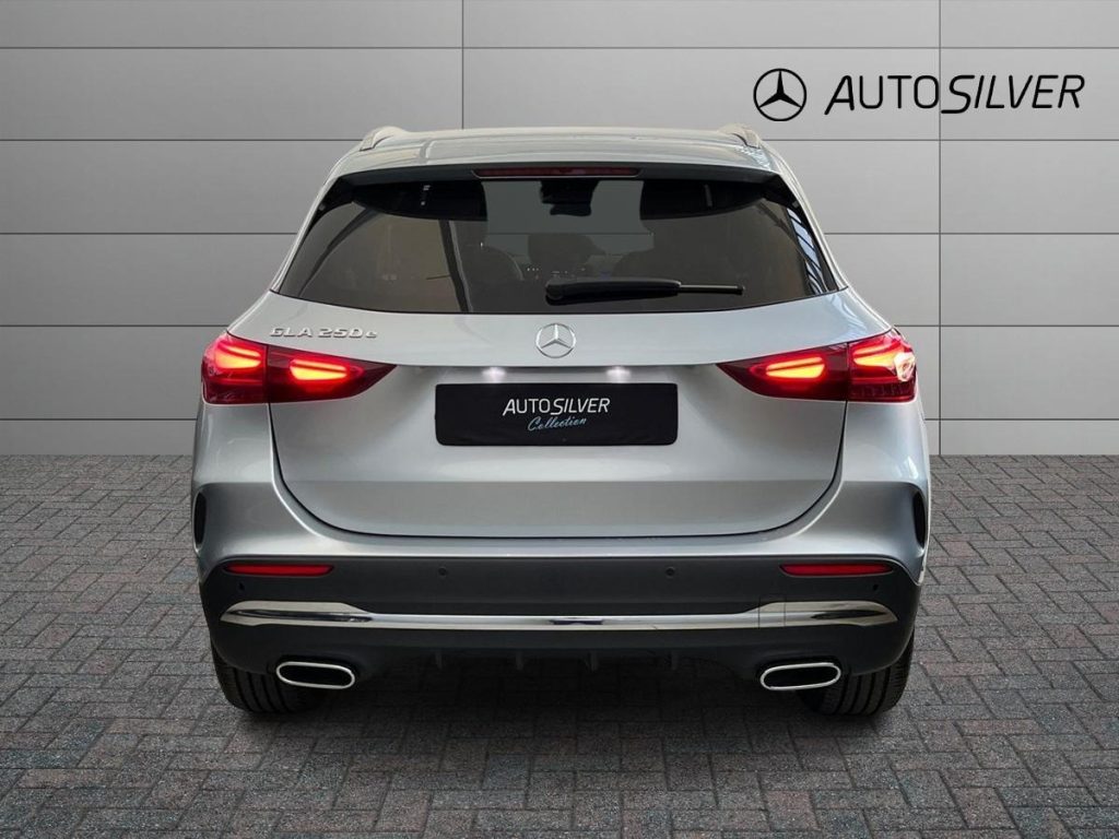 MERCEDES-BENZ GLA 250 e hybrid EQ AMG Line Premium - 4