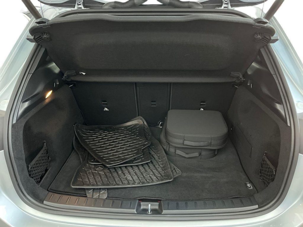 MERCEDES-BENZ GLA 250 e hybrid EQ AMG Line Premium - 13