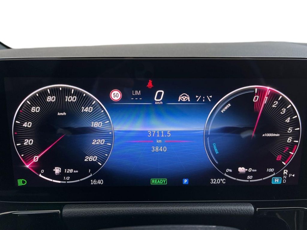 MERCEDES-BENZ GLA 250 e hybrid EQ AMG Line Premium - 8