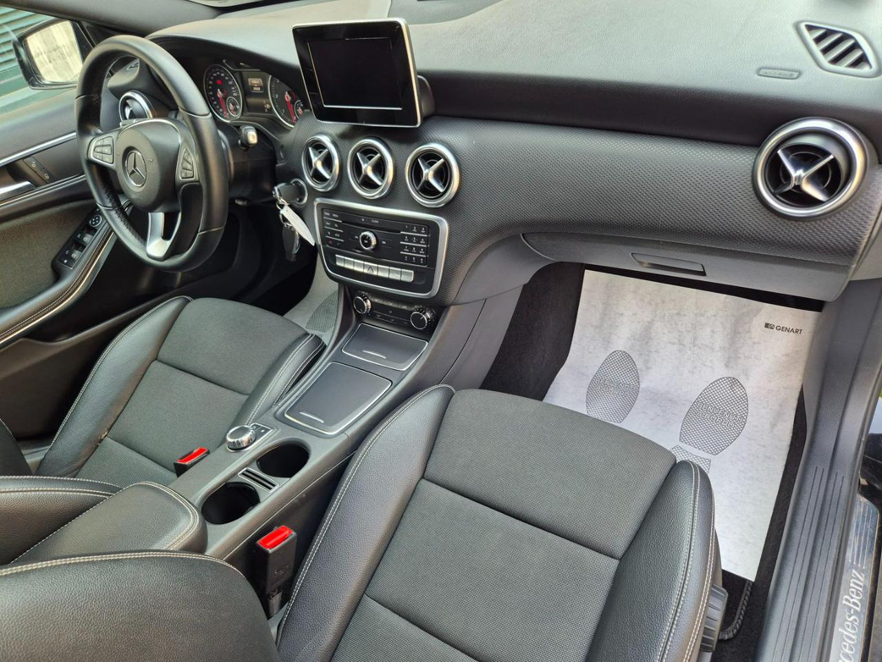 MERCEDES-BENZ A 180 d Automatic Sport - 16