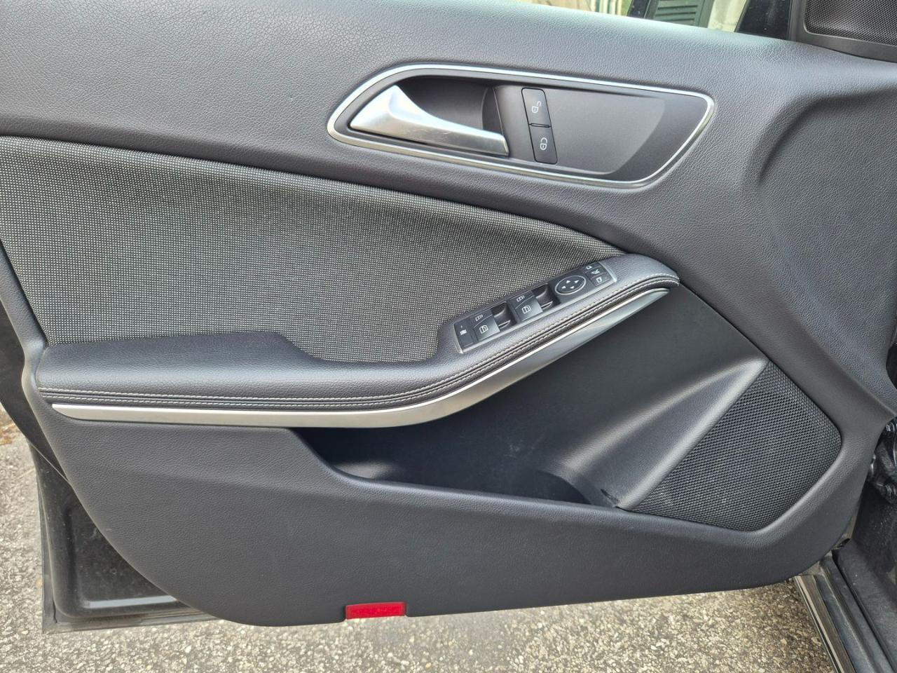 MERCEDES-BENZ A 180 d Automatic Sport - 12
