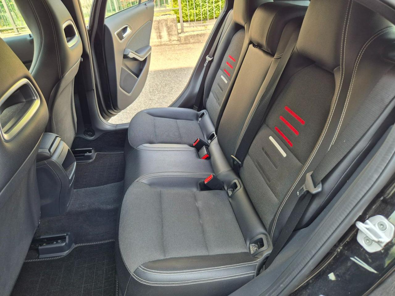 MERCEDES-BENZ A 180 d Automatic Sport - 14