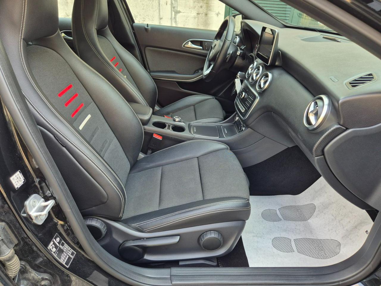 MERCEDES-BENZ A 180 d Automatic Sport - 15