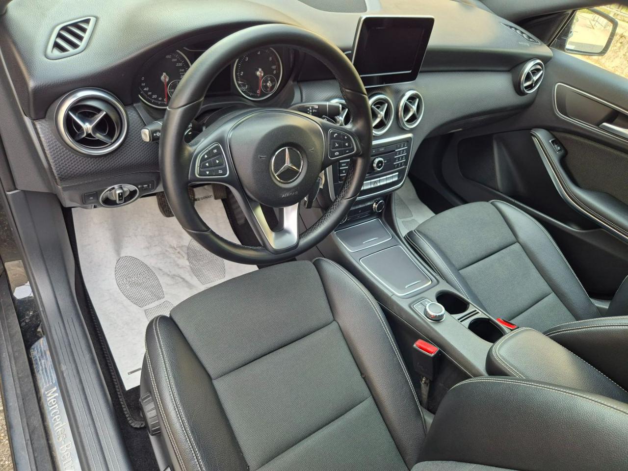MERCEDES-BENZ A 180 d Automatic Sport - 10