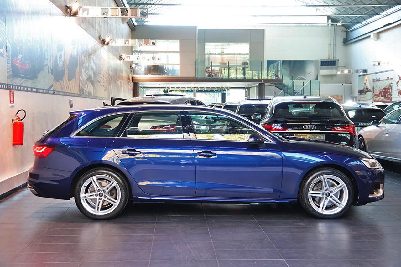 AUDI A4 30 TDI Avant S-Tronic Business Advanced - 2