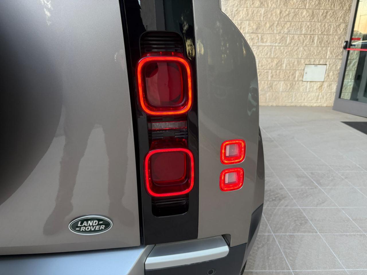 LAND ROVER Defender 110 3.0D I6 200 CV AWD Auto SE. - 56