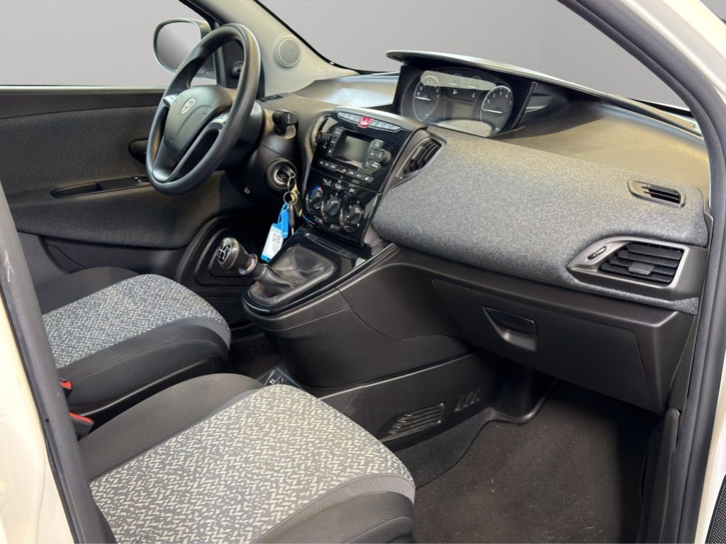 LANCIA Ypsilon 1.2 69 CV - 9