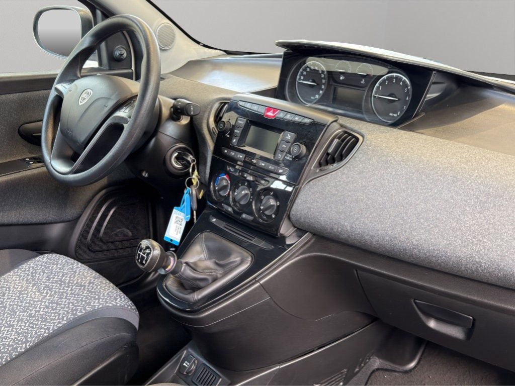 LANCIA Ypsilon 1.2 69 CV - 10