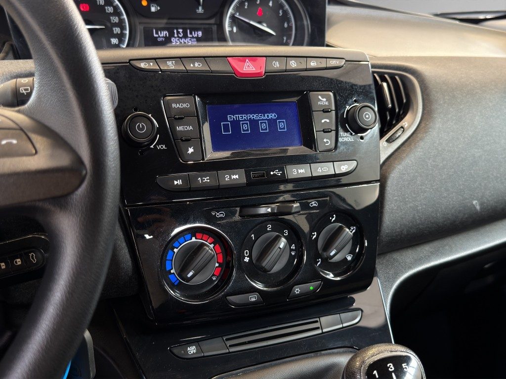 LANCIA Ypsilon 1.2 69 CV - 13