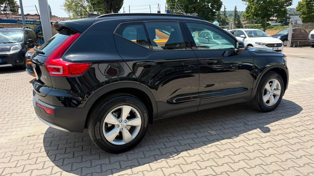 VOLVO XC40 B3 automatico Essential **SOLO 10.000 KM** - 3