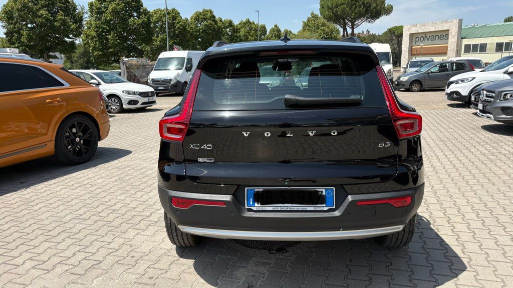 VOLVO XC40 B3 automatico Essential **SOLO 10.000 KM** - 4