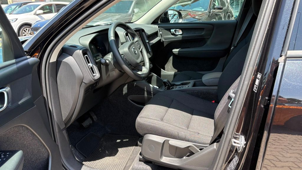 VOLVO XC40 B3 automatico Essential **SOLO 10.000 KM** - 8