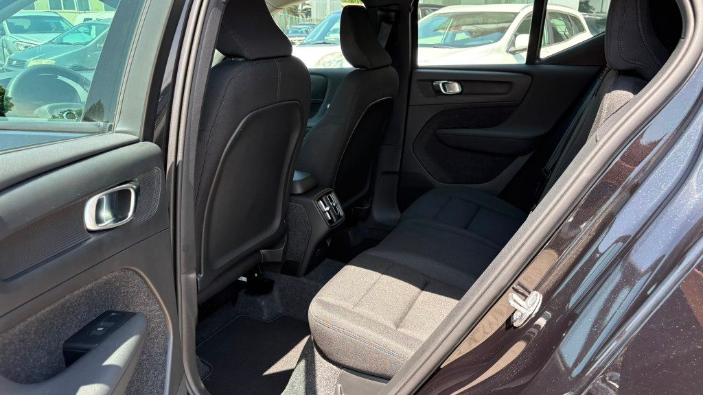 VOLVO XC40 B3 automatico Essential **SOLO 10.000 KM** - 16