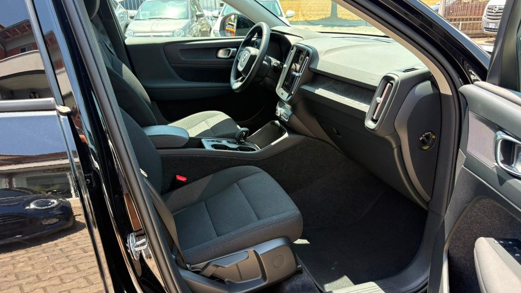 VOLVO XC40 B3 automatico Essential **SOLO 10.000 KM** - 21