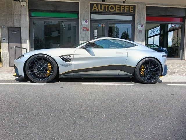 ASTON MARTIN Vantage Argento metallizzato