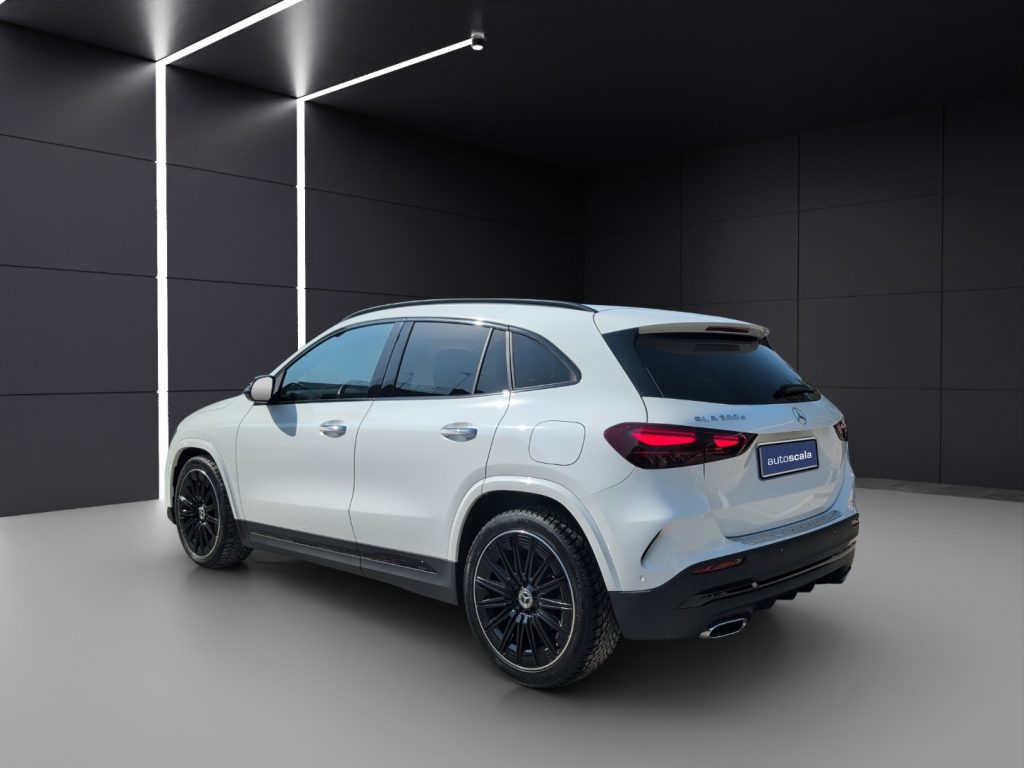 MERCEDES-BENZ GLA 200 d Automatic AMG Line Premium - 3