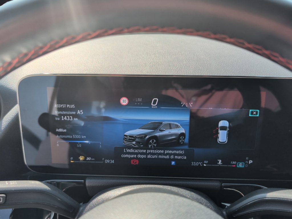 MERCEDES-BENZ GLA 200 d Automatic AMG Line Premium - 11