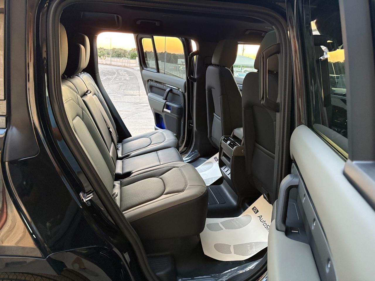 LAND ROVER Defender 110 3.0D I6 200 CV AWD Auto X-Dynamic SE TETTO PAN - 13