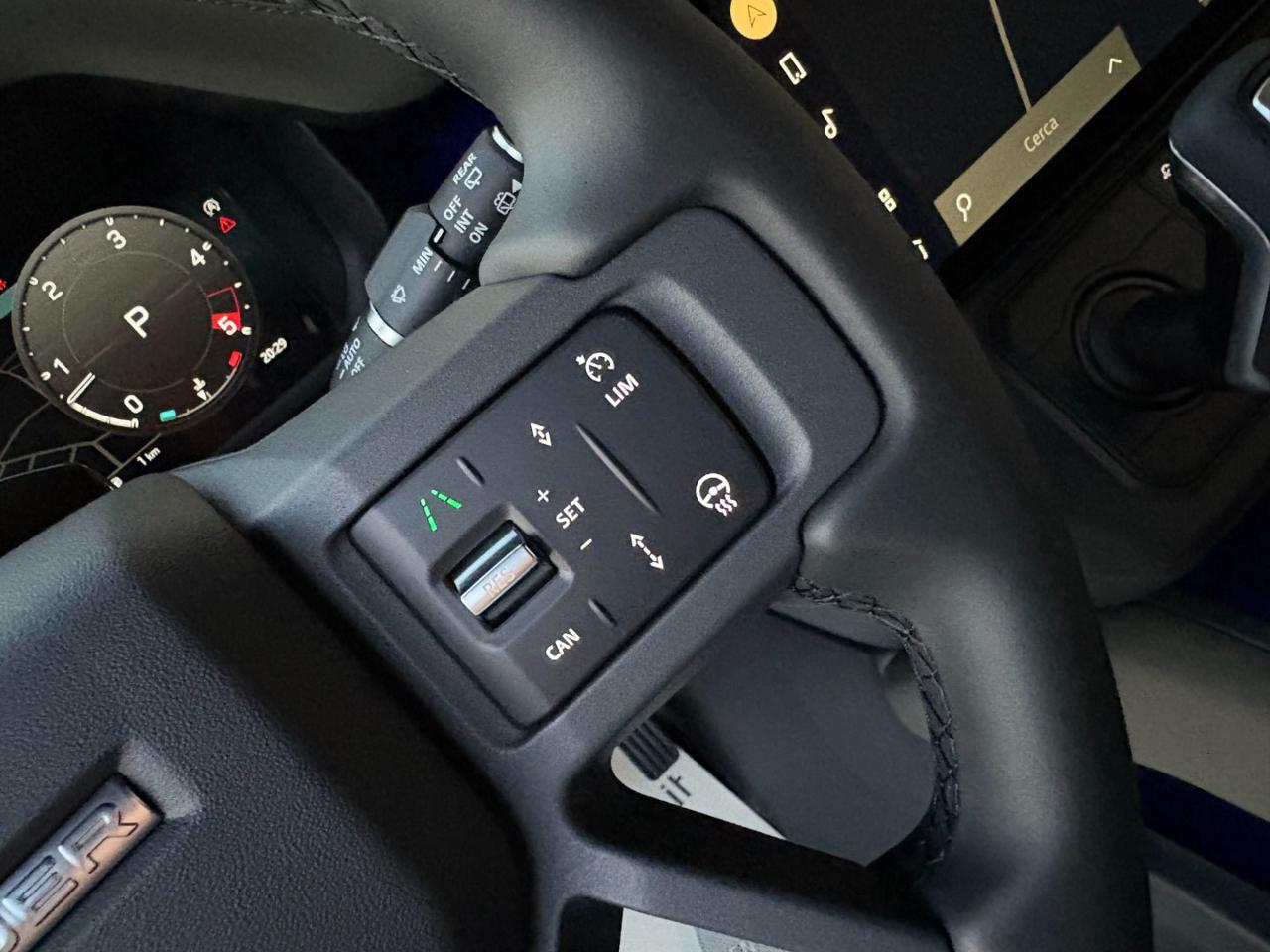LAND ROVER Defender 110 3.0D I6 200 CV AWD Auto X-Dynamic SE TETTO PAN - 28