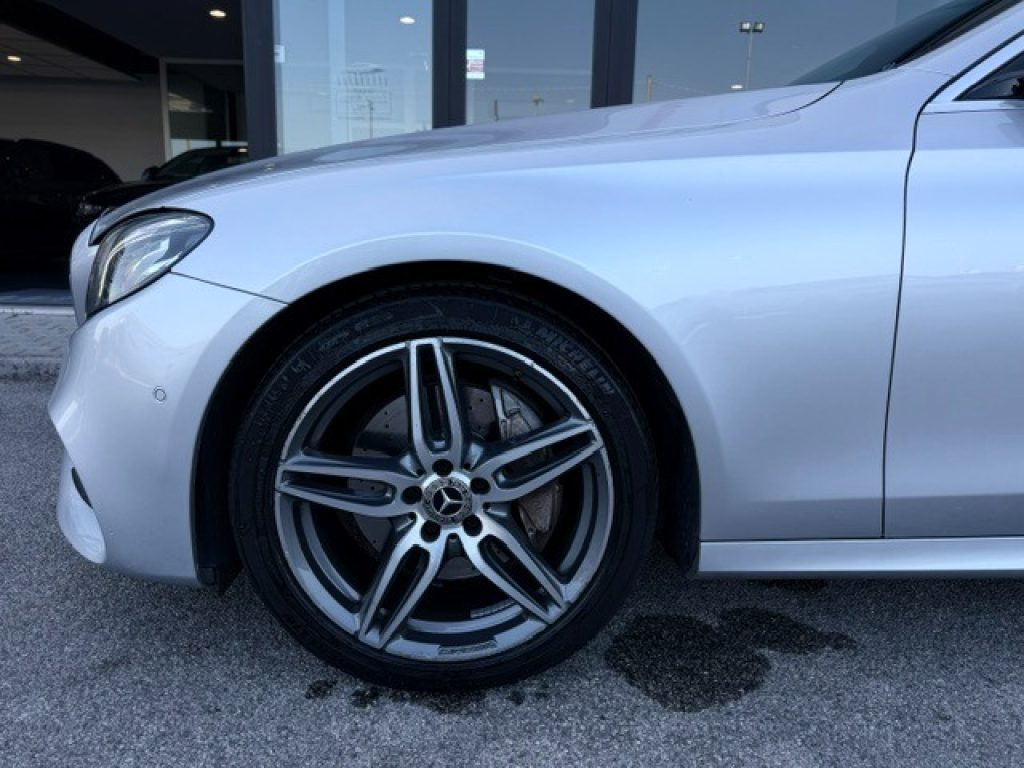 Clicca per ingrandire E 220 - d Premium Plus AMG*BERLINA*TETTO APRIBILE