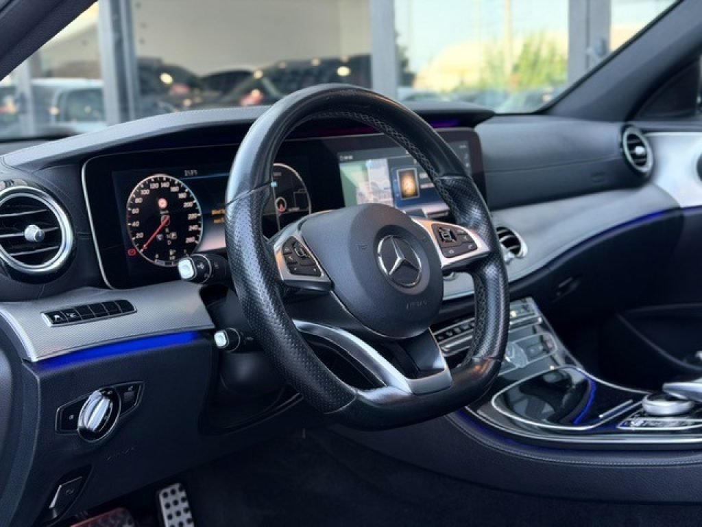Clicca per ingrandire E 220 - d Premium Plus AMG*BERLINA*TETTO APRIBILE