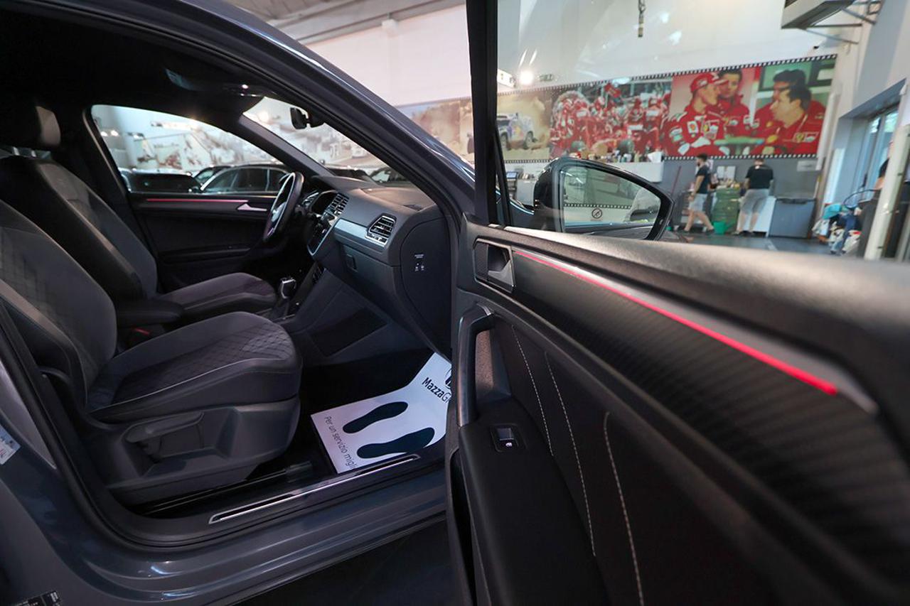 VOLKSWAGEN Tiguan 2.0 TDI 150cv SCR DSG 4Motion R-Line - 37