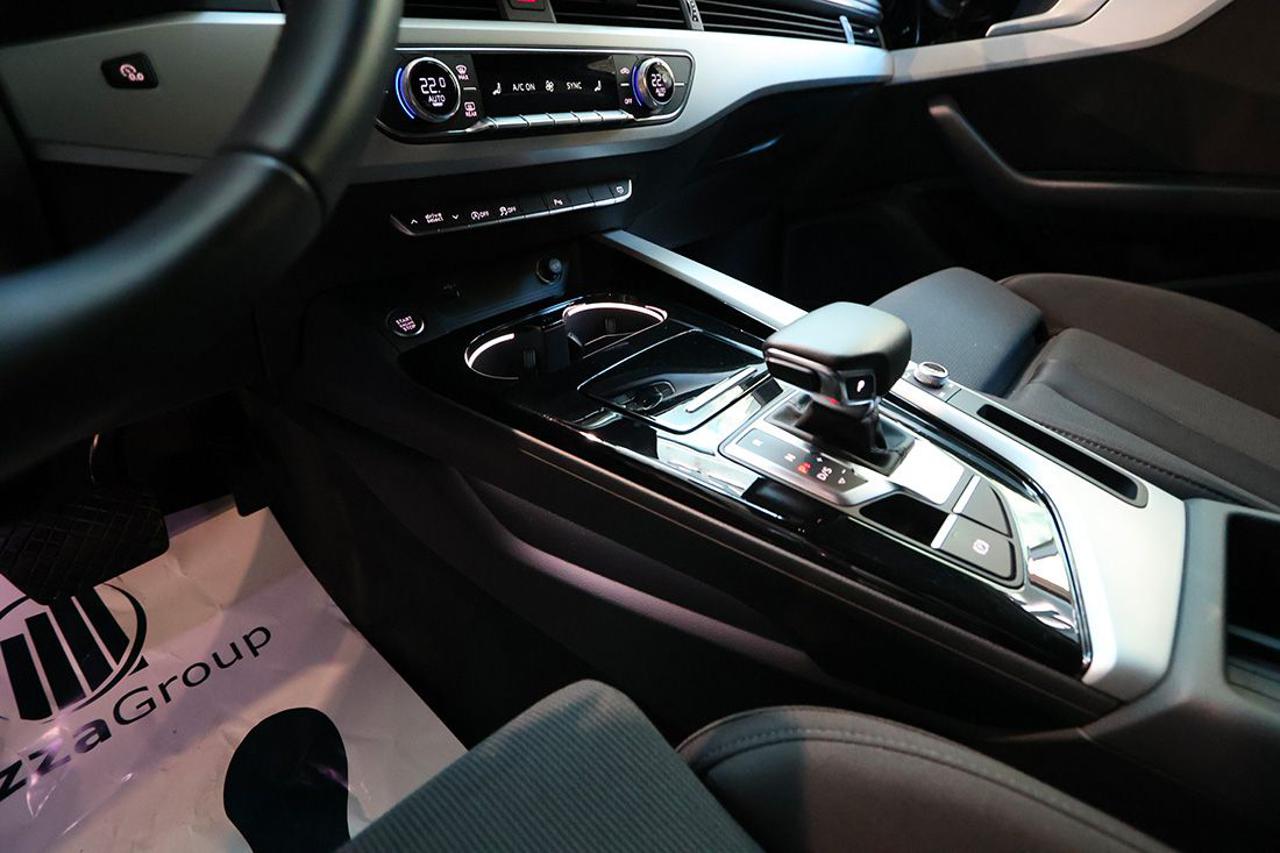 AUDI A4 35 TDI Avant S-Tronic S-Line - 37
