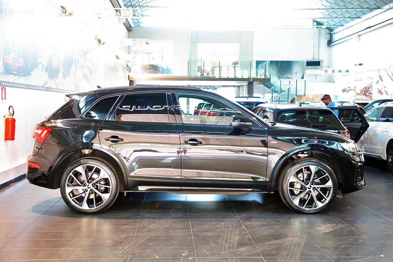 AUDI Q5 40 TDI Quattro S-Tronic Identity Black - 2