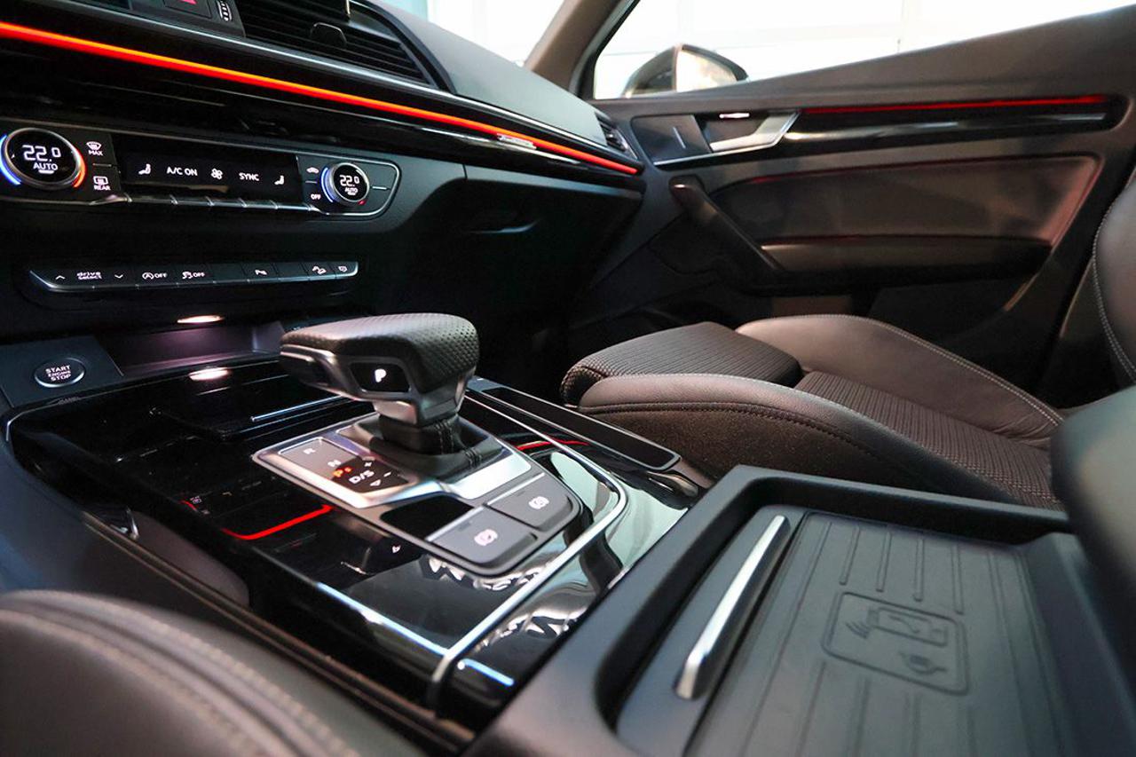 AUDI Q5 40 TDI Quattro S-Tronic Identity Black - 39