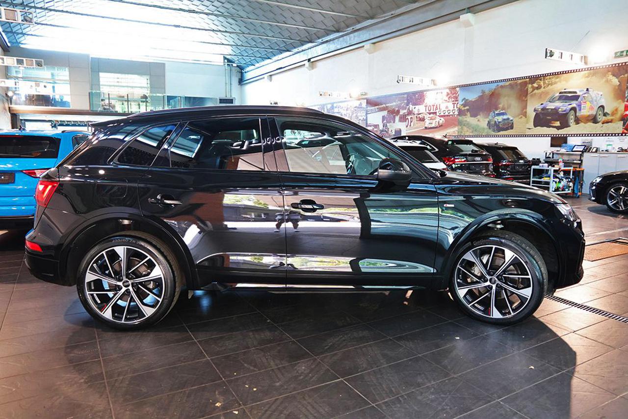 AUDI Q5 40 TDI Quattro S-Tronic Identity Black - 10