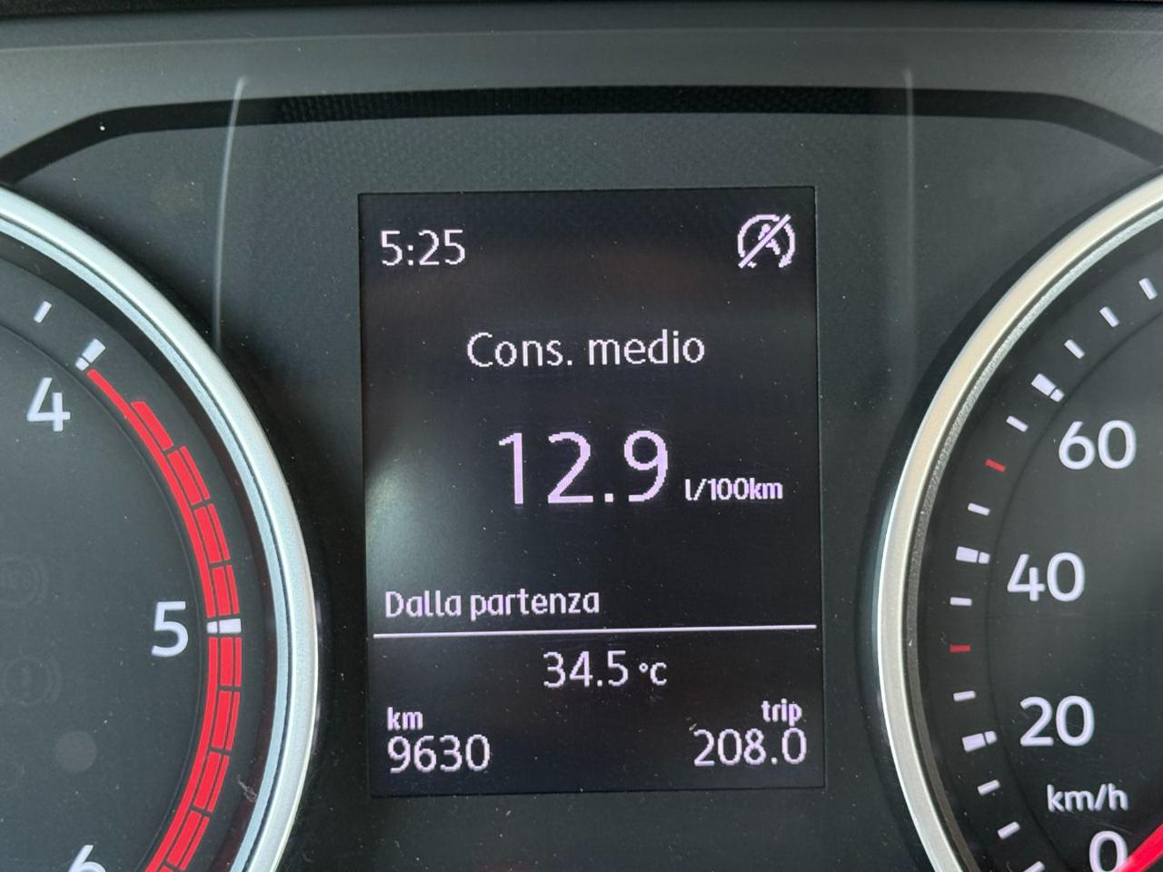 VOLKSWAGEN CRAFTER  2.0 TDI - 10