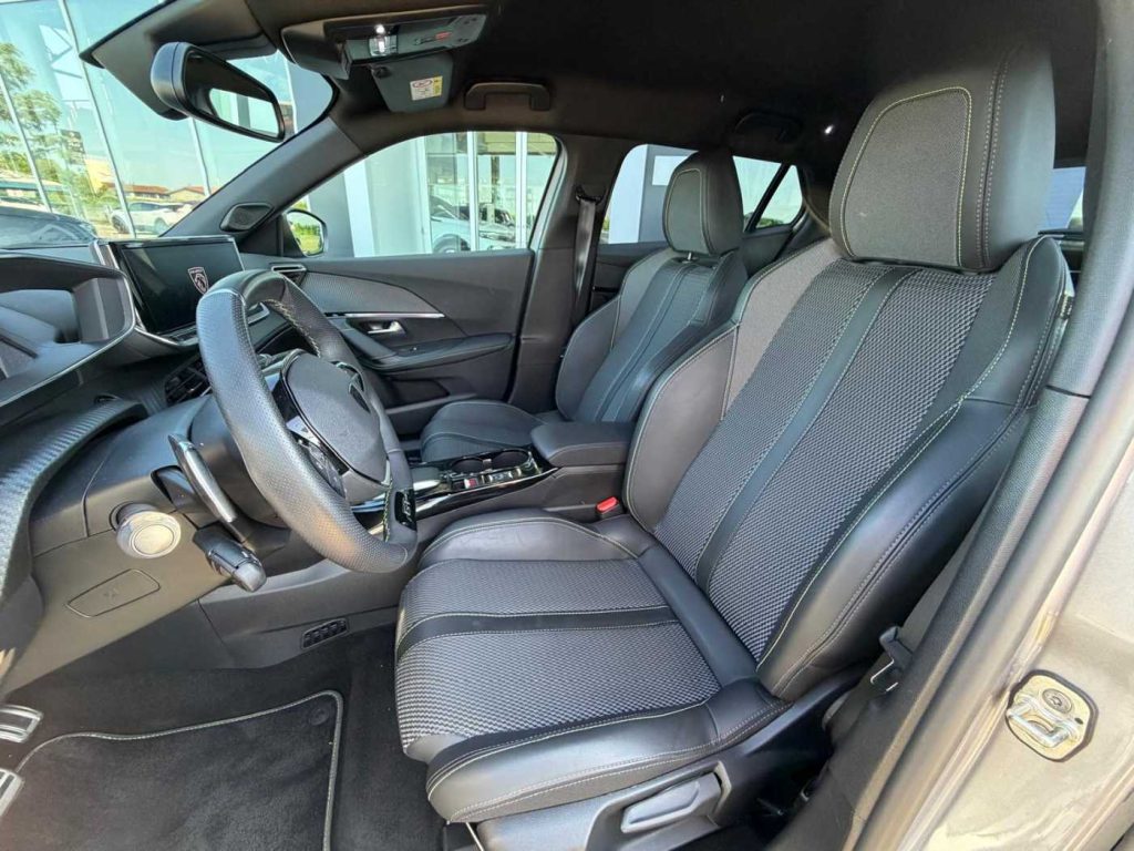 PEUGEOT 2008 1.2 hybrid GT 145cv e-dcs6 - 13