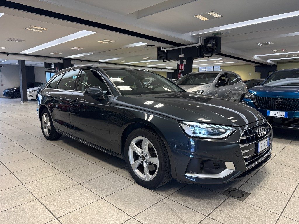 AUDI A4 Avant 30 TDI/136 CV S tronic Business Advanced - 3