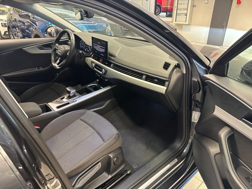 AUDI A4 Avant 30 TDI/136 CV S tronic Business Advanced - 9