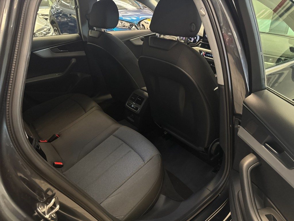 AUDI A4 Avant 30 TDI/136 CV S tronic Business Advanced - 16